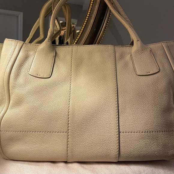 Salvatore Ferragamo Izzie Gancini Large Tote - Picture 2 of 15